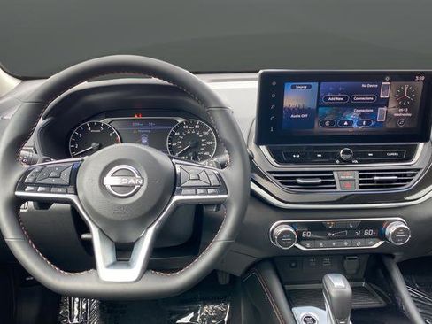 Used 2025 Nissan Altima 2.5 SR w/ SR Premium Package AWD/4WD image 11