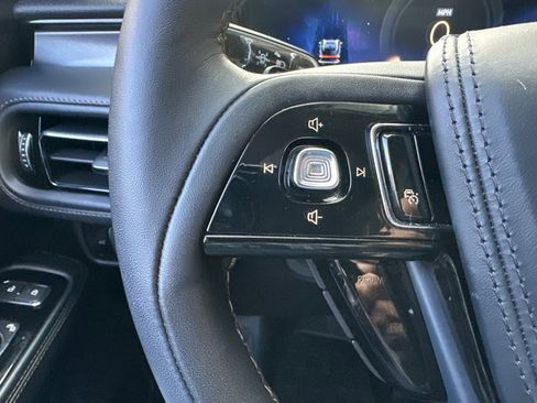 Used 2025 Lincoln Aviator AWD image 19