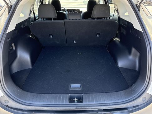 Used 2023 Kia Sportage LX image 5
