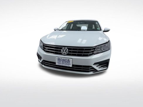 Used 2018 Volkswagen Passat 2.0T R-Line FWD image 3