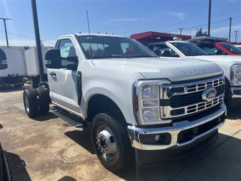 New 2025 Ford F350 XL w/ XL Chrome Package image 3