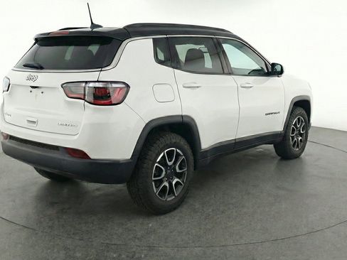 Used 2025 Jeep Compass Trailhawk AWD/4WD image 7