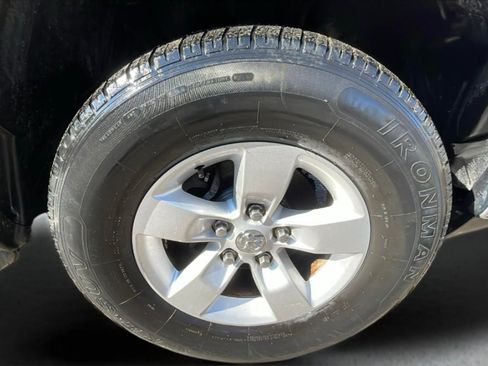 Used 2014 RAM 1500 4x4 Crew Cab w/ Exterior Appearance Group image 15
