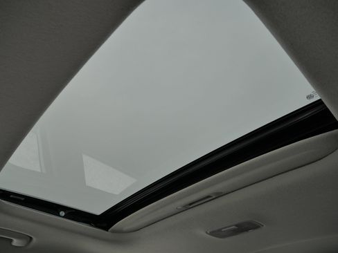 Certified 2025 Hyundai Venue SEL image 34