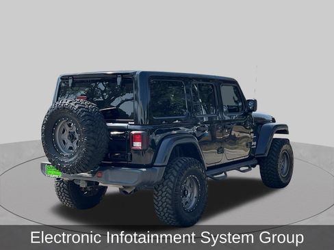 Used 2018 Jeep Wrangler Unlimited Sahara AWD/4WD image 5