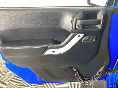 Used 2014 Jeep Wrangler Unlimited Sahara AWD/4WD image 13