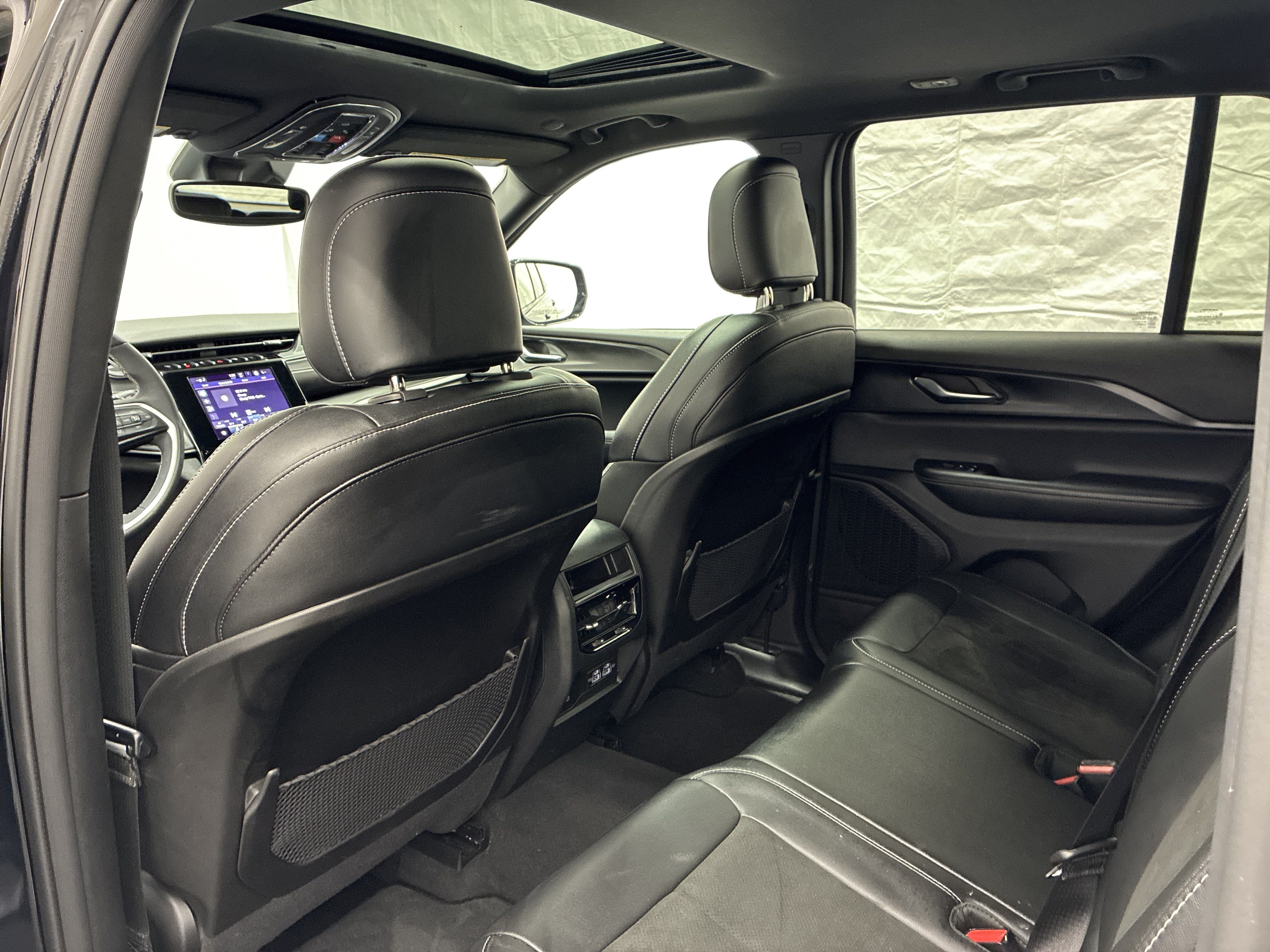 Used 2023 Jeep Grand Cherokee Altitude AWD/4WD image 13