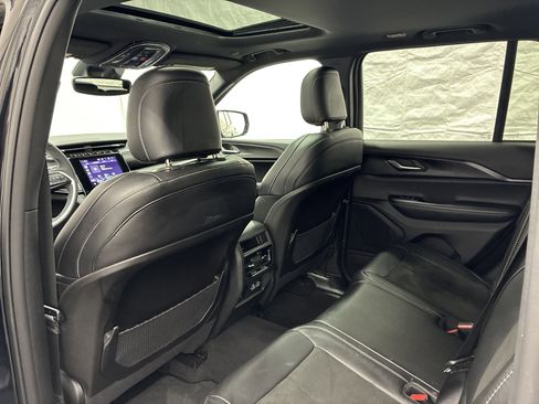 Certified 2023 Jeep Grand Cherokee Altitude AWD/4WD image 13