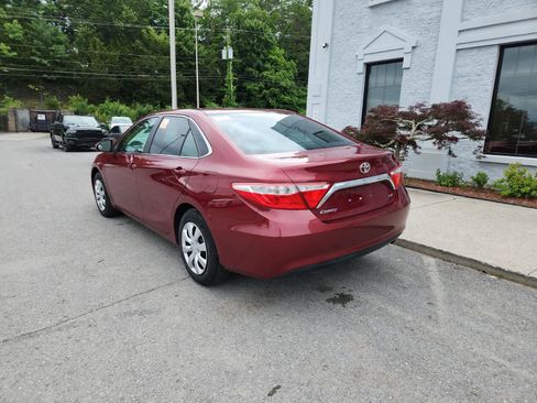 Used 2016 Toyota Camry SE FWD image 3
