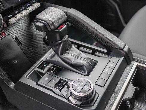 Used 2024 Toyota Tacoma TRD Off-Road image 20