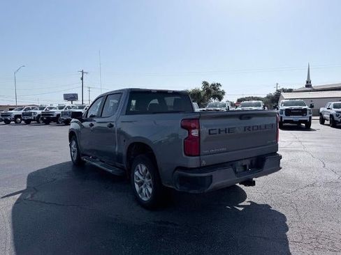 Used 2020 Chevrolet Silverado 1500 Custom w/ Infotainment Package RWD image 3