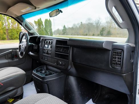 Used 2016 Chevrolet Express 3500 RWD image 16
