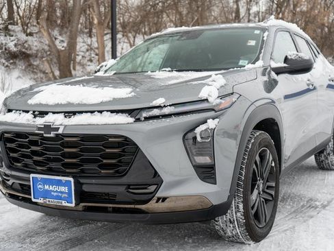 Used 2024 Chevrolet Trax ACTIV w/ Driver Confidence Package image 2