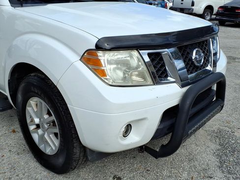 Used 2018 Nissan Frontier SV image 8