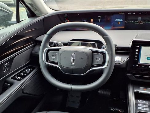 New 2026 Lincoln Nautilus Premier image 11