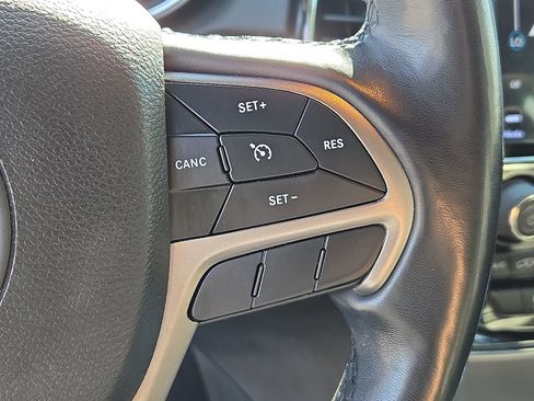 Used 2020 Jeep Grand Cherokee Limited AWD/4WD image 23