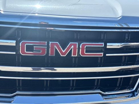 Used 2024 GMC Yukon SLT RWD image 4