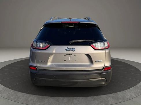 Used 2019 Jeep Cherokee Latitude Plus w/ Cold Weather Group AWD/4WD image 7