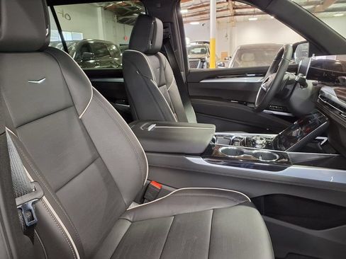 New 2026 Cadillac Escalade ESV Sport AWD/4WD image 5