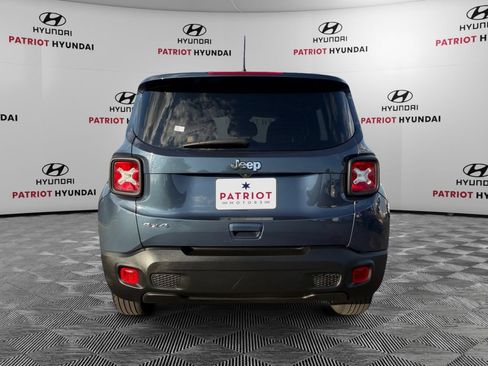 Used 2023 Jeep Renegade Latitude AWD/4WD image 4