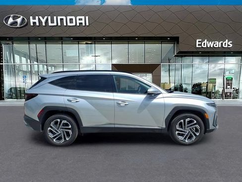 Certified 2025 Hyundai Tucson Limited AWD/4WD image 4