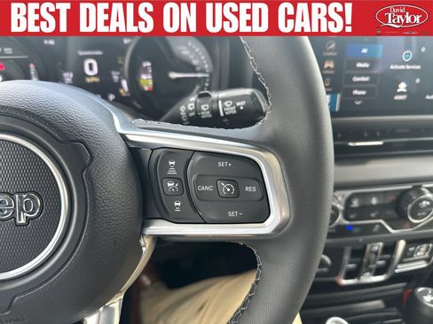 Used 2025 Jeep Wrangler Unlimited Sahara AWD/4WD image 14
