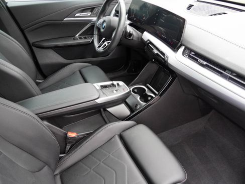 Certified 2025 BMW X2 xDrive28i w/ M Sport Package image 10