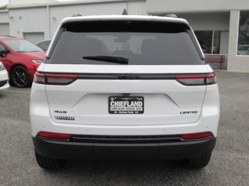 New 2025 Jeep Grand Cherokee Limited w/ Luxury Tech Group II image 5