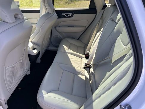 Used 2023 Volvo XC60 B5 Plus image 19