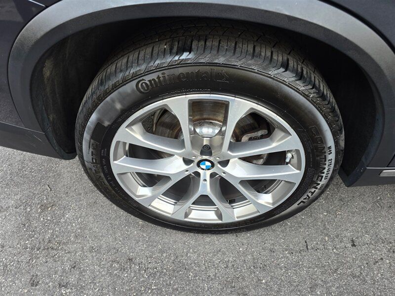 Used 2021 BMW X5 xDrive40i w/ Premium Package AWD/4WD image 30