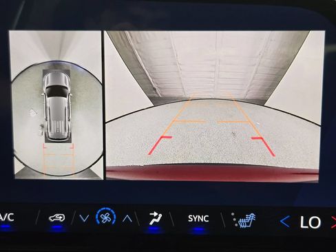 New 2026 Chevrolet Traverse Z71 w/ Driver Confidence Package AWD/4WD image 18