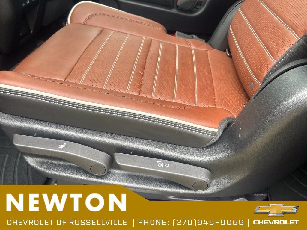 Used 2024 GMC Yukon XL Denali Ultimate AWD/4WD image 38