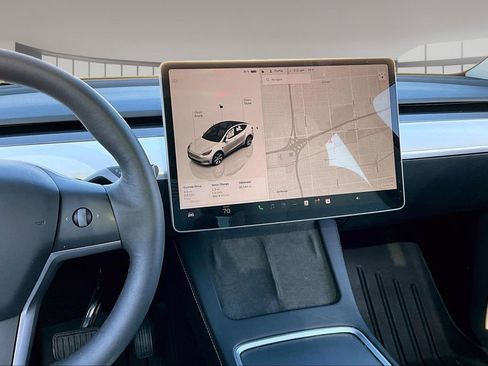 Used 2024 Tesla Model Y Long Range AWD/4WD image 9