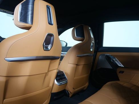 New 2026 BMW 740i xDrive w/ Premium Package image 17