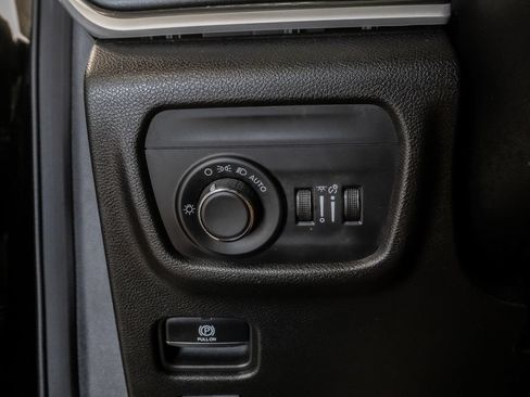Used 2024 Jeep Grand Cherokee Altitude AWD/4WD image 12