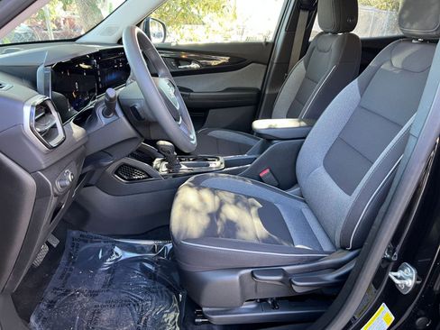 Used 2025 Chevrolet TrailBlazer LT image 23