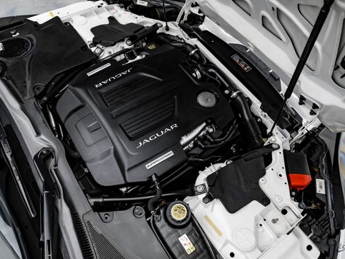 Used 2016 Jaguar F-TYPE R image 93