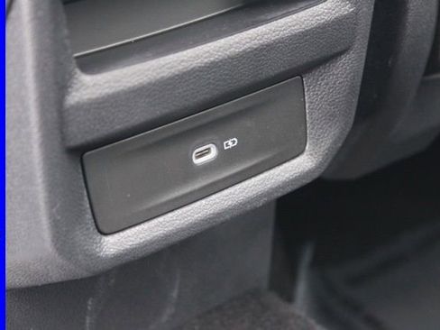 Used 2024 Volkswagen Taos SE image 26