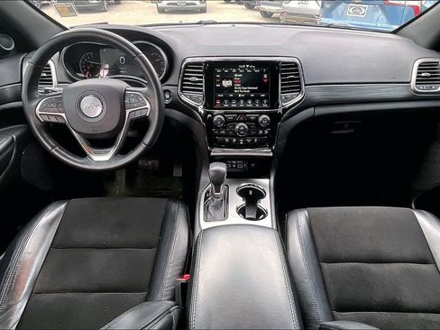 Used 2019 Jeep Grand Cherokee Altitude AWD/4WD image 11
