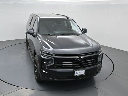 Used 2025 Chevrolet Suburban RST RWD image 30