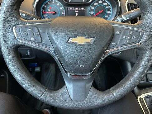Used 2018 Chevrolet Cruze LT w/ Convenience Package FWD image 3