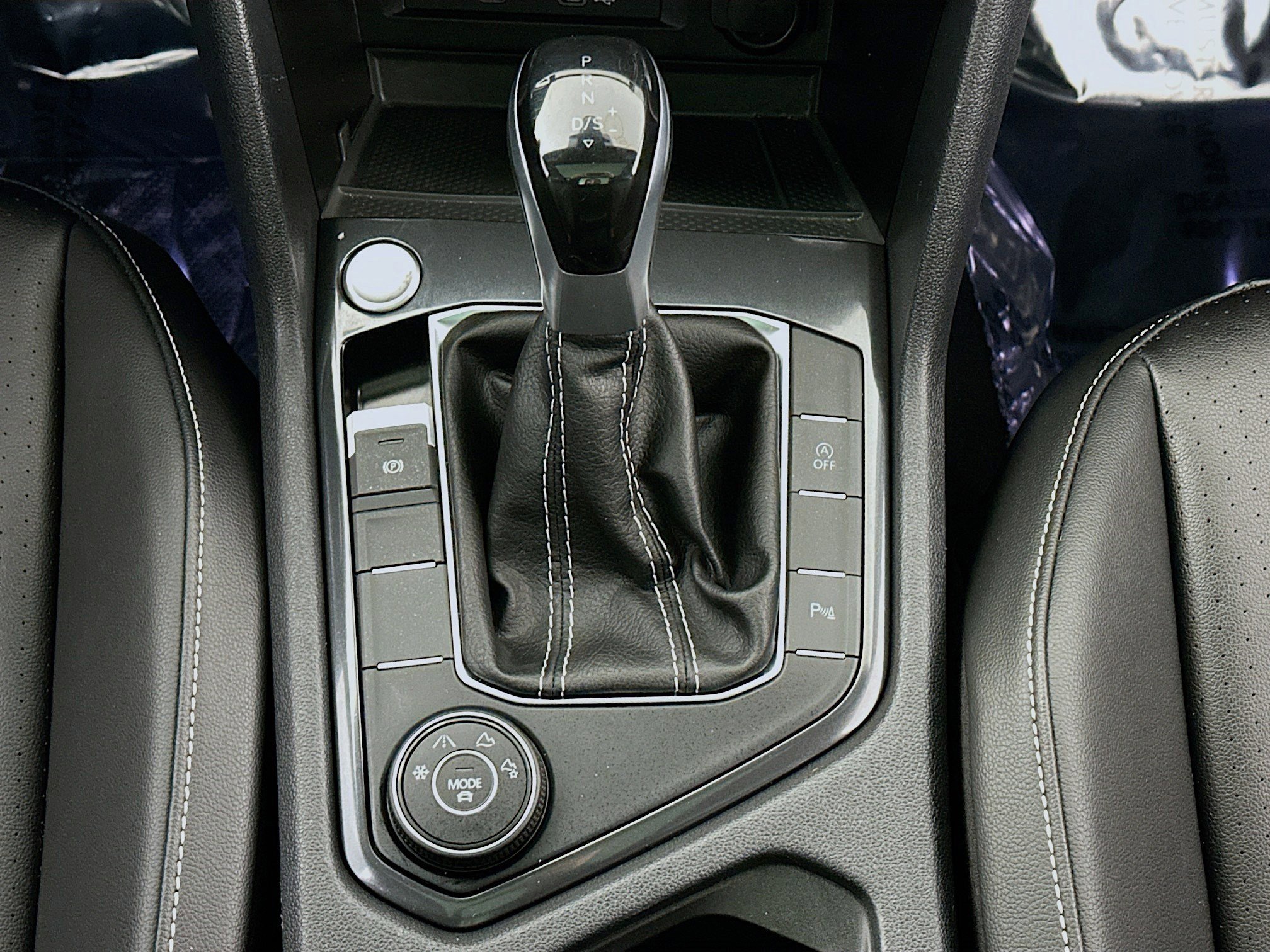 Used 2024 Volkswagen Tiguan SE R-Line AWD/4WD image 14