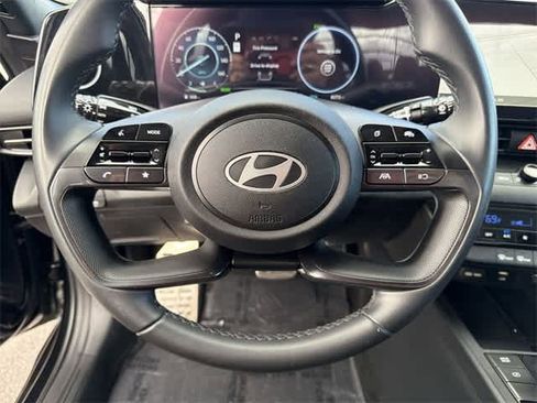 Certified 2025 Hyundai Elantra SEL image 22