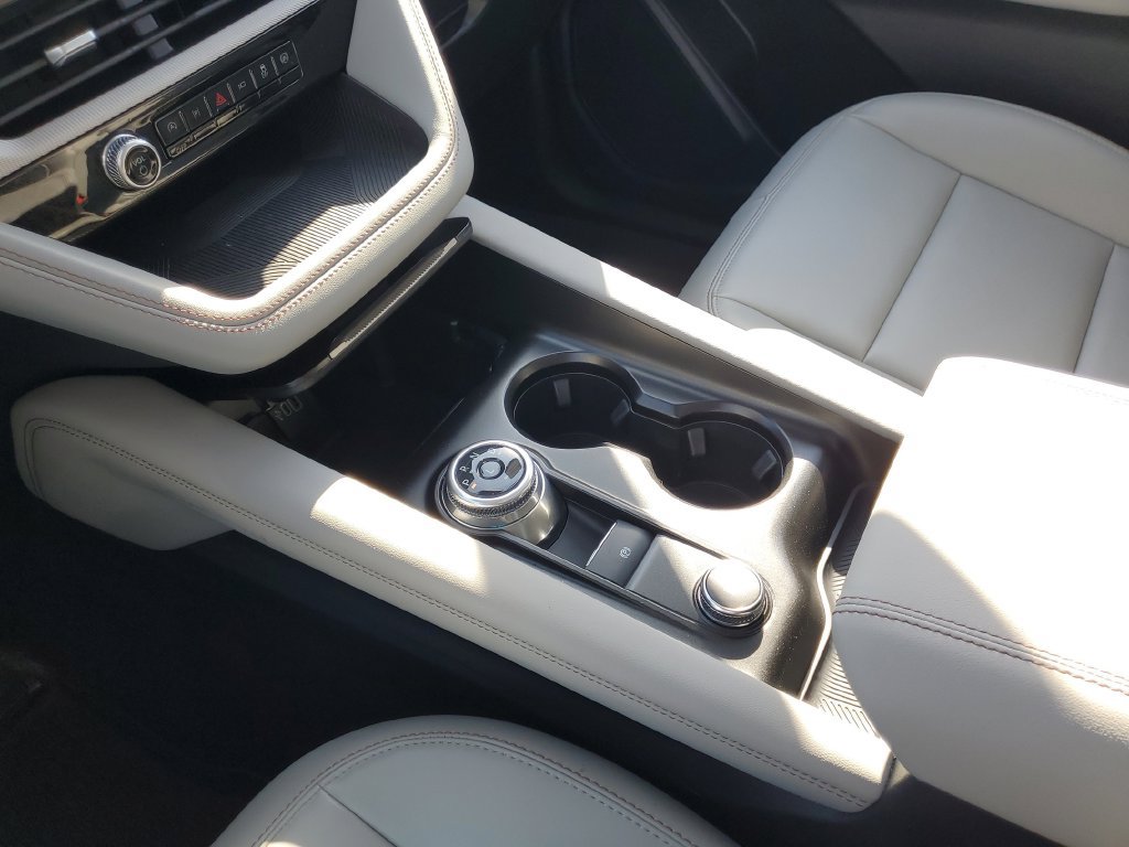 Certified 2025 Ford Explorer Active w/ Active Comfort Package AWD/4WD image 34