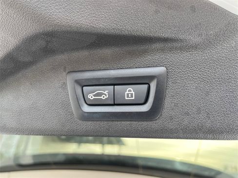 Used 2022 BMW X7 xDrive40i w/ Premium Package image 21