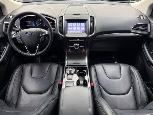 Used 2019 Ford Edge Titanium image 16