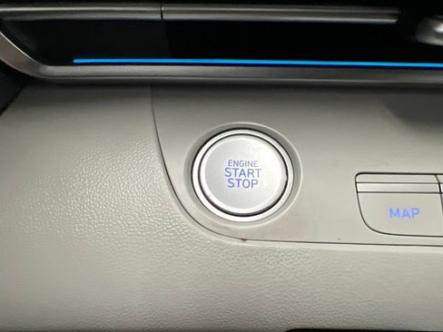 Used 2025 Hyundai Elantra Limited FWD image 26