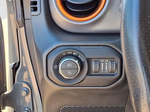 Used 2022 Jeep Gladiator Mojave image 18