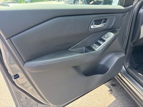 Used 2025 Nissan Rogue SV AWD/4WD image 15