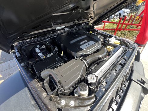 Used 2018 Jeep Wrangler Unlimited Sport S image 31